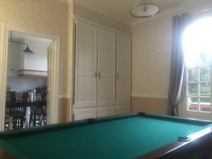 Salle de billard papier peint après 