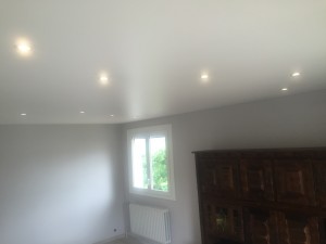 Plafond tendu avec spots 